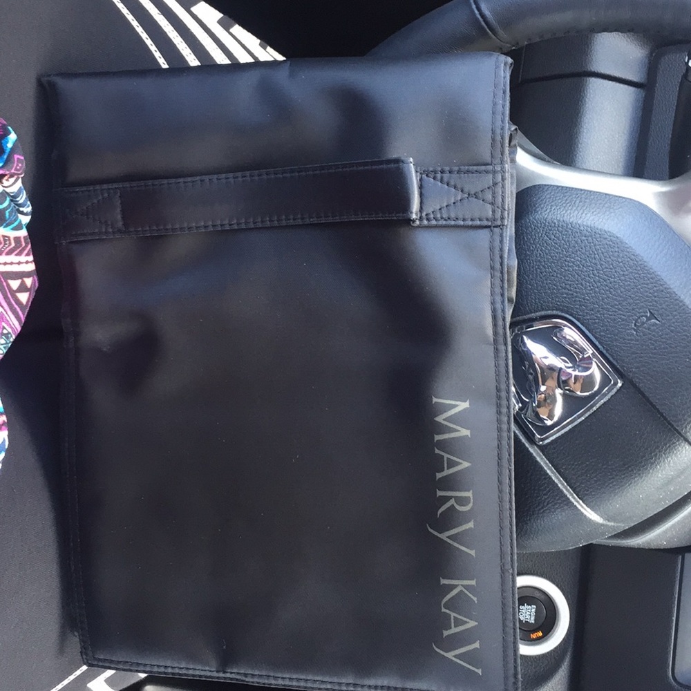 Market roll up cosmetic bag!